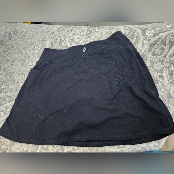 Sketches Activewear skirt with built in shorts and pockets! - Picture 2 of 5